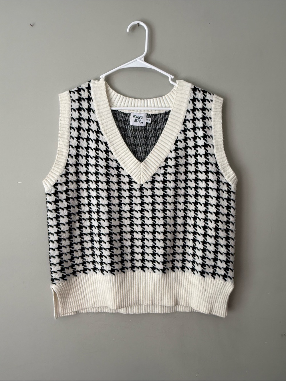 Princess Polly V‑Neck Houndstooth Knit Sleeveless Sweater Vest - White/Black